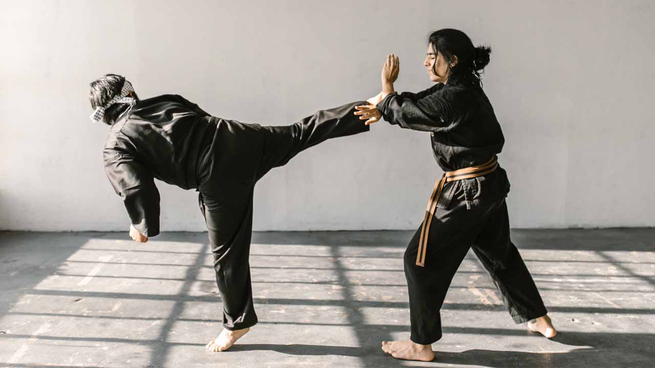 8-effective-karate-techniques-master-videos-teach-you-step-by-step